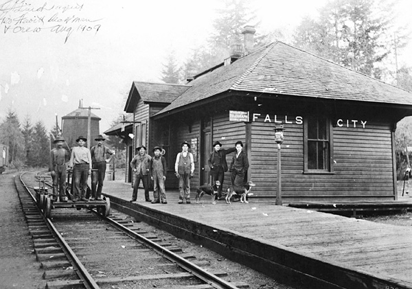 Northern Pacific Depot at Fall City, looking east on tracks, 1909.  The small sign says WESTERN UNION TELEGRAPH AND CABLE OFFICE. (SVHM)