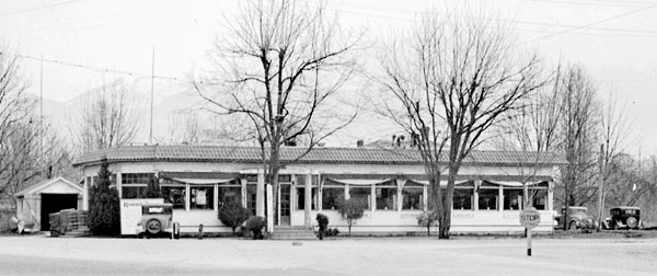Riverside Tavern building, 1920s.  (Snoqualmie Valley Historical Museum)